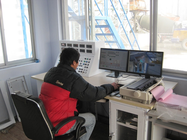 混凝(ning)土攪拌(ban)站水泥(ni)倉和控(kong)制系統(tong)的維護(hù)和保養(yang)